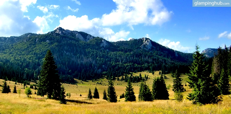 Velebit glamping Horvátország.jpg