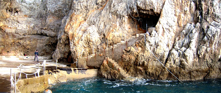 ingresso-grotta-smeraldo.jpg