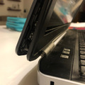 Mit tegyek ha szorul a laptop zsanér és nehezen nyitódik és csukódik a gép?