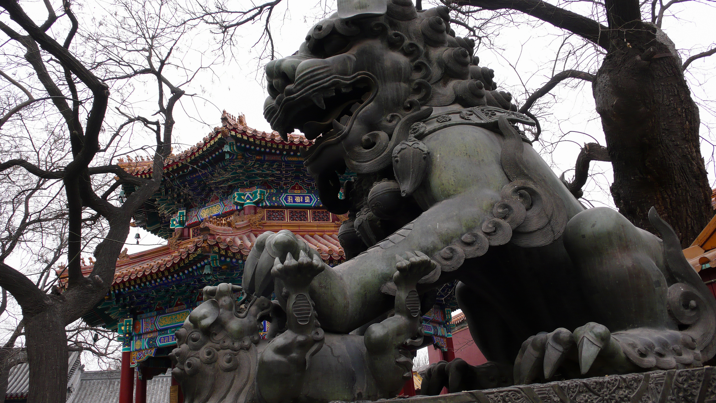 2400-stone-chinese-lion-statue-in-the-forbidden-city.jpg