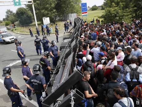 refugees-serbia-hungary.jpg