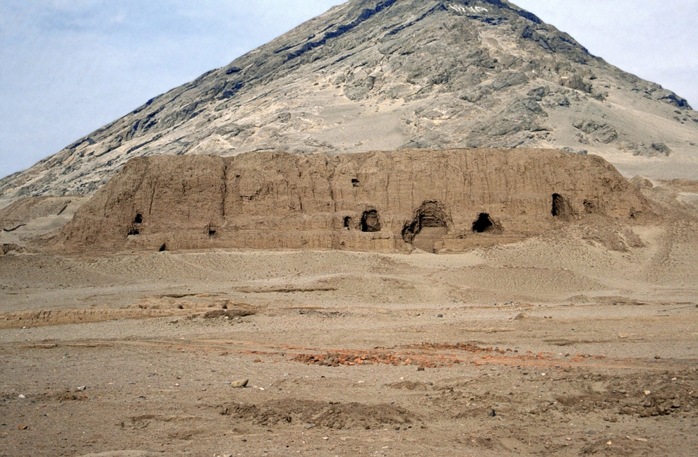 Huaca de la Luna távlati kép.jpg