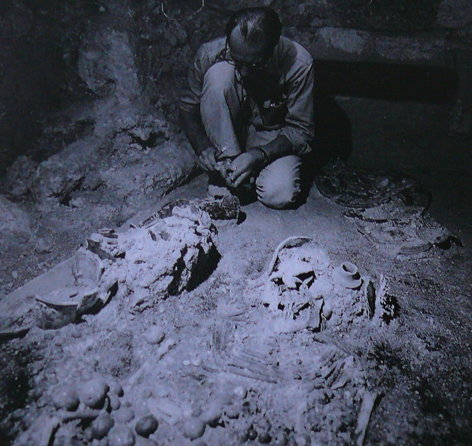 Tikal, 116. sír feltárása, 1962, 732-734.JPG
