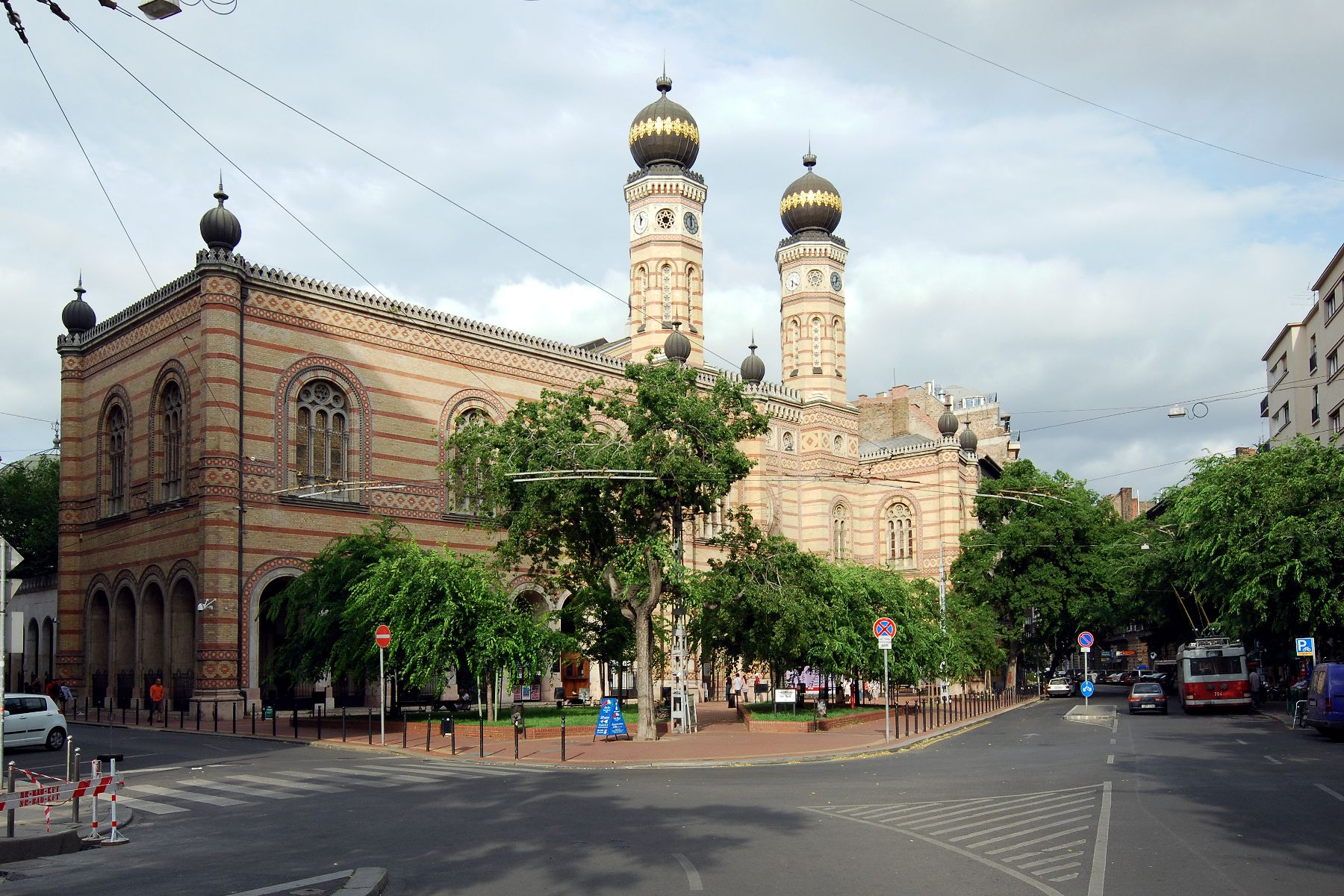 zsinagoga - budapest-travelnet.jpg