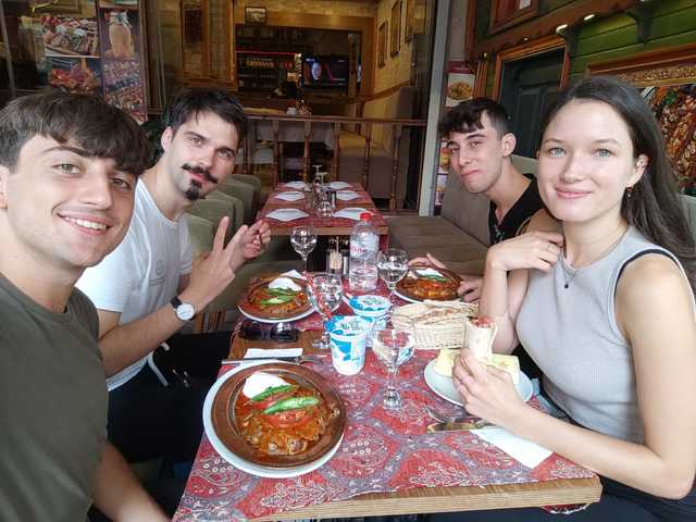 Étkezés Isztanbulban.