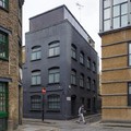 Eladó fekete ház Londonban!