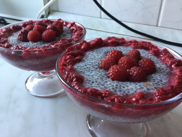 Málnás chia puding