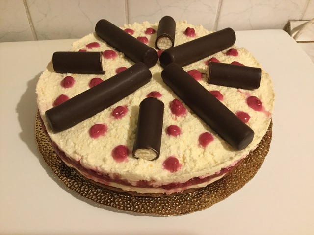 Málnás túrórudi torta tönkölylisztből cukormentesen