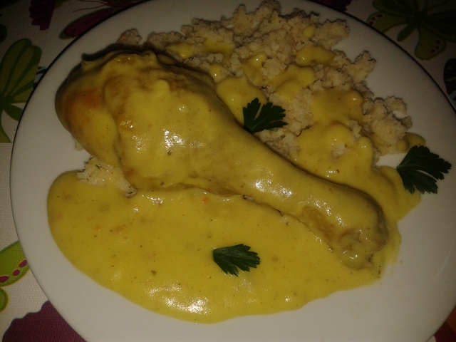 Kakas gyömbéres sajtmártással, kölessel