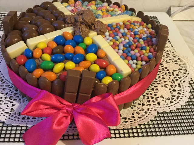 Trüffel krémes cukorkás torta