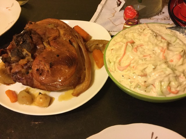 Bőrös malaccomb, coselaw salátával