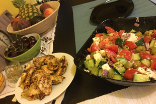 Mustáros csirkemell görög salátával