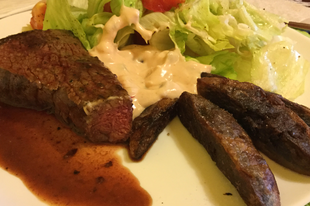 Marha steak lila krumplival, friss salátával