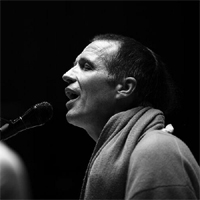 sacinandana_swami_sing.jpg