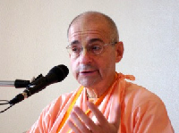 Giriraj_swami.jpg