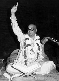 Gour_Govinda_swami_class.jpg