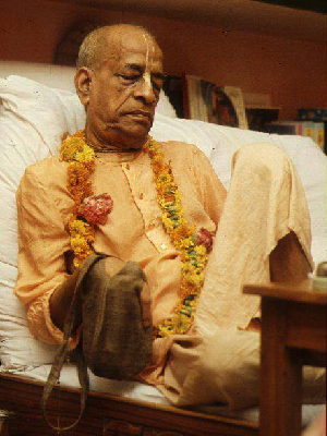 Srila_Prabhupada_chanting_japa.jpg