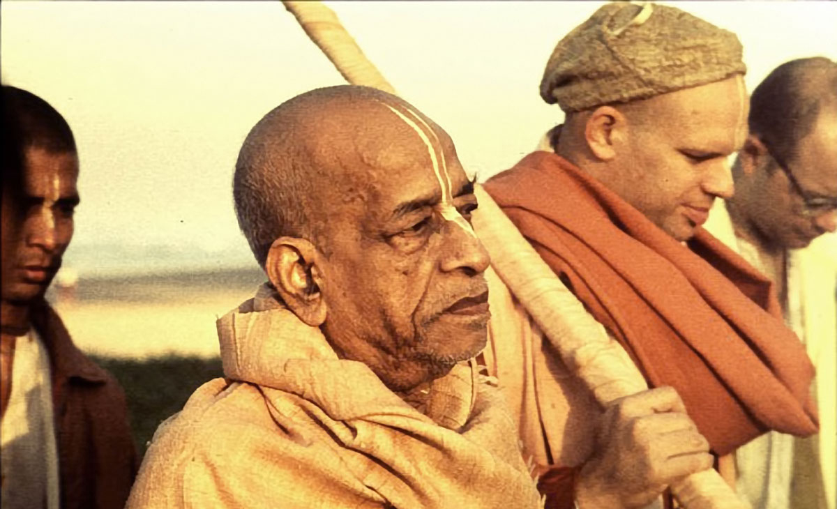 Srila Prabhupada reggeli séta