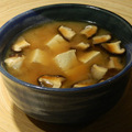 Miso leves tófuval és shiitake-val
