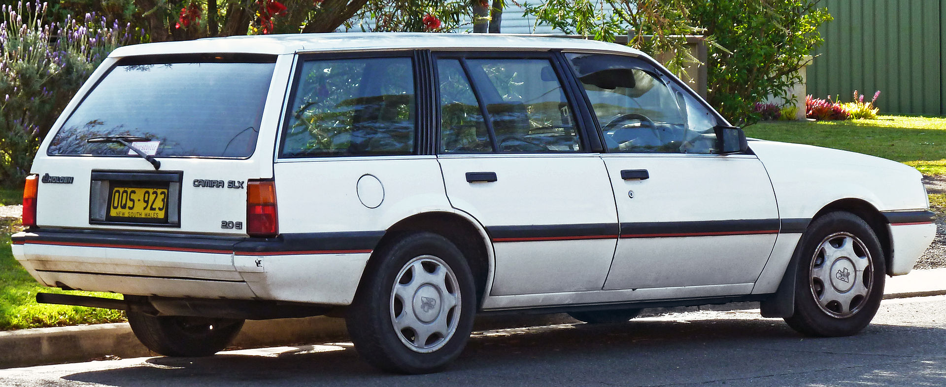 1987-1989_holden_je_camira_slx_sw.jpg