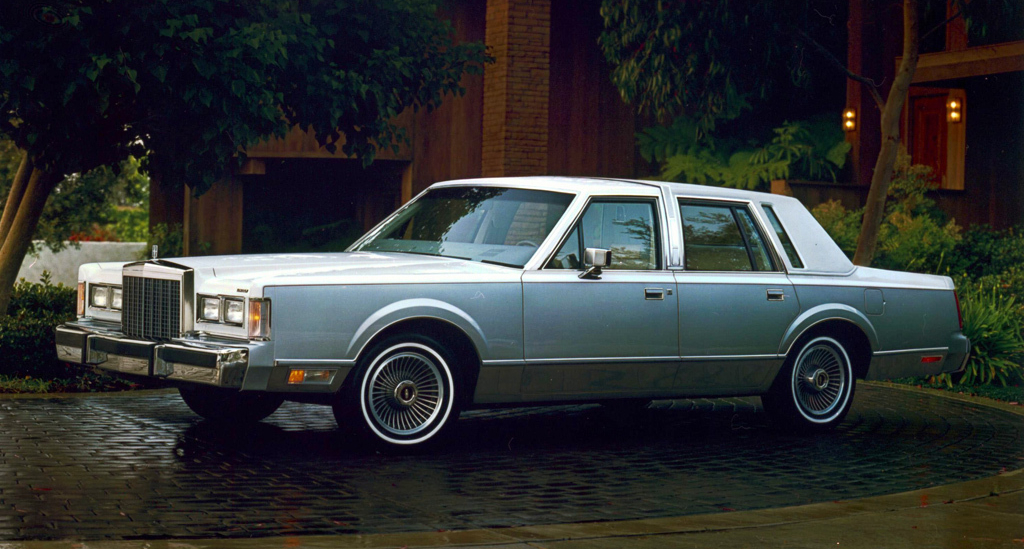 _lincoln_town_car_1985_89.jpg