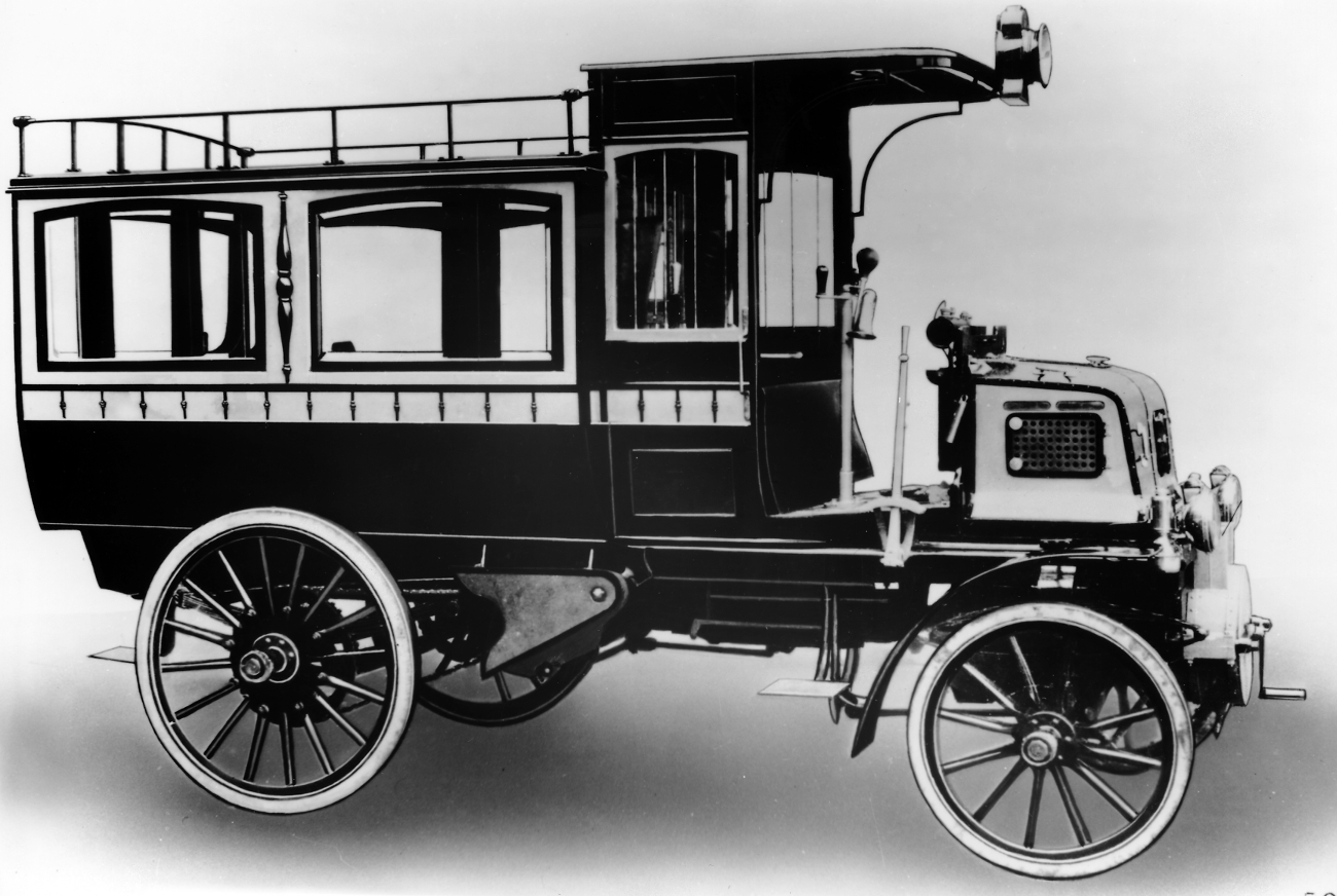 daimler_bus_of_1900.jpg