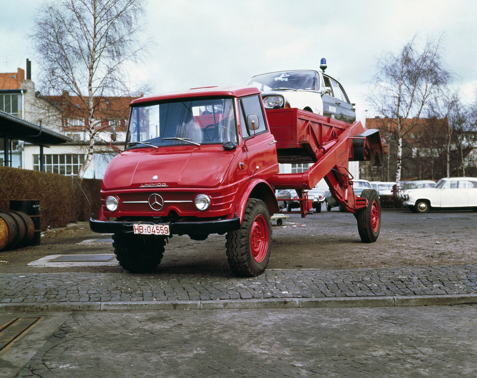 mercedes-benz_unimog_-1966.jpg