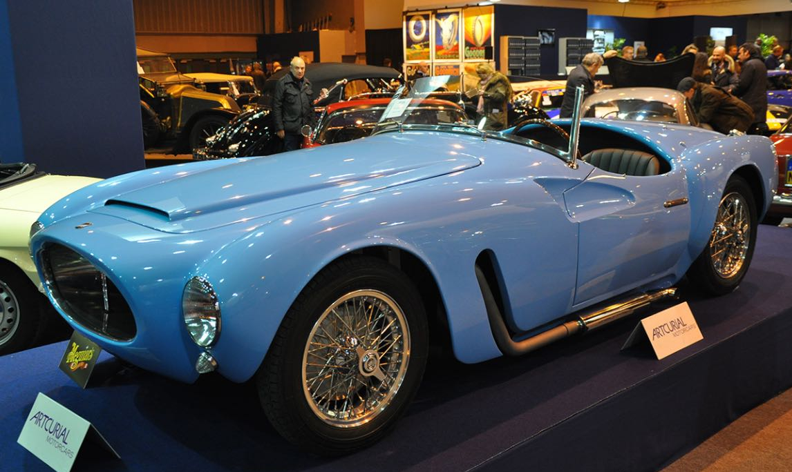 moretti_1200_spider_by_michelotti_1955.jpg