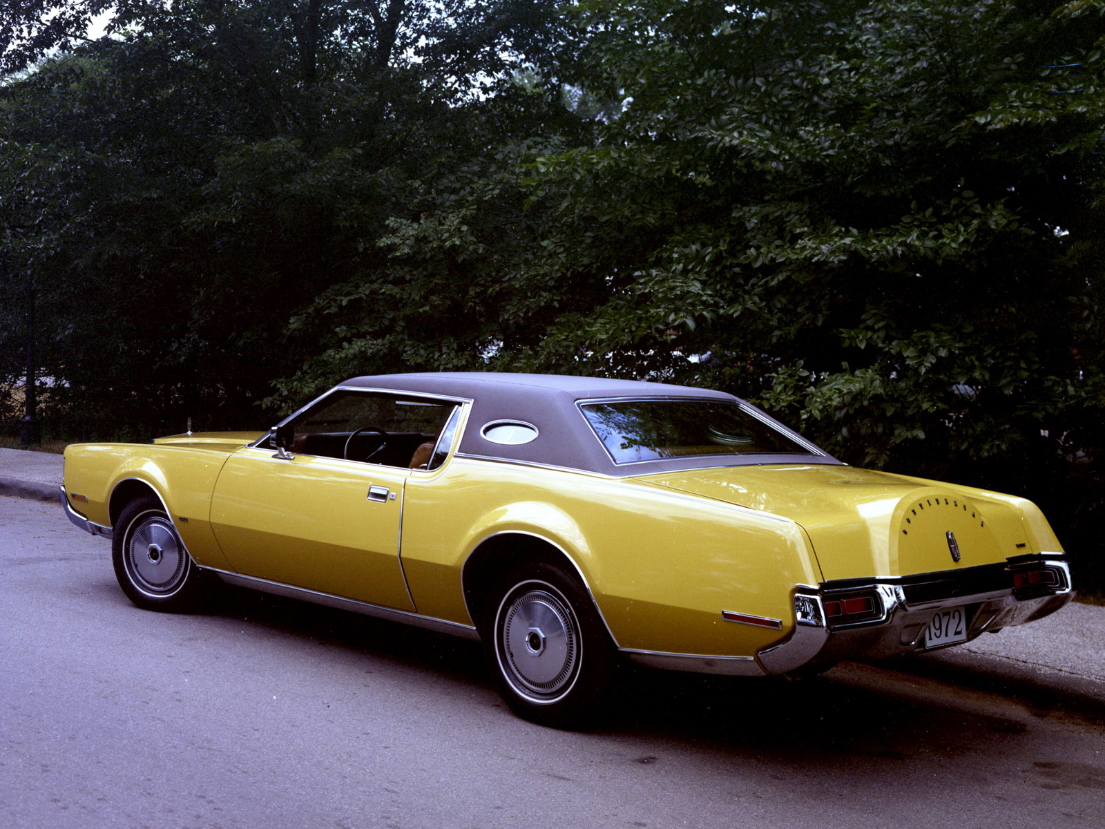 1972_lincoln_continental_mark_iv.jpg