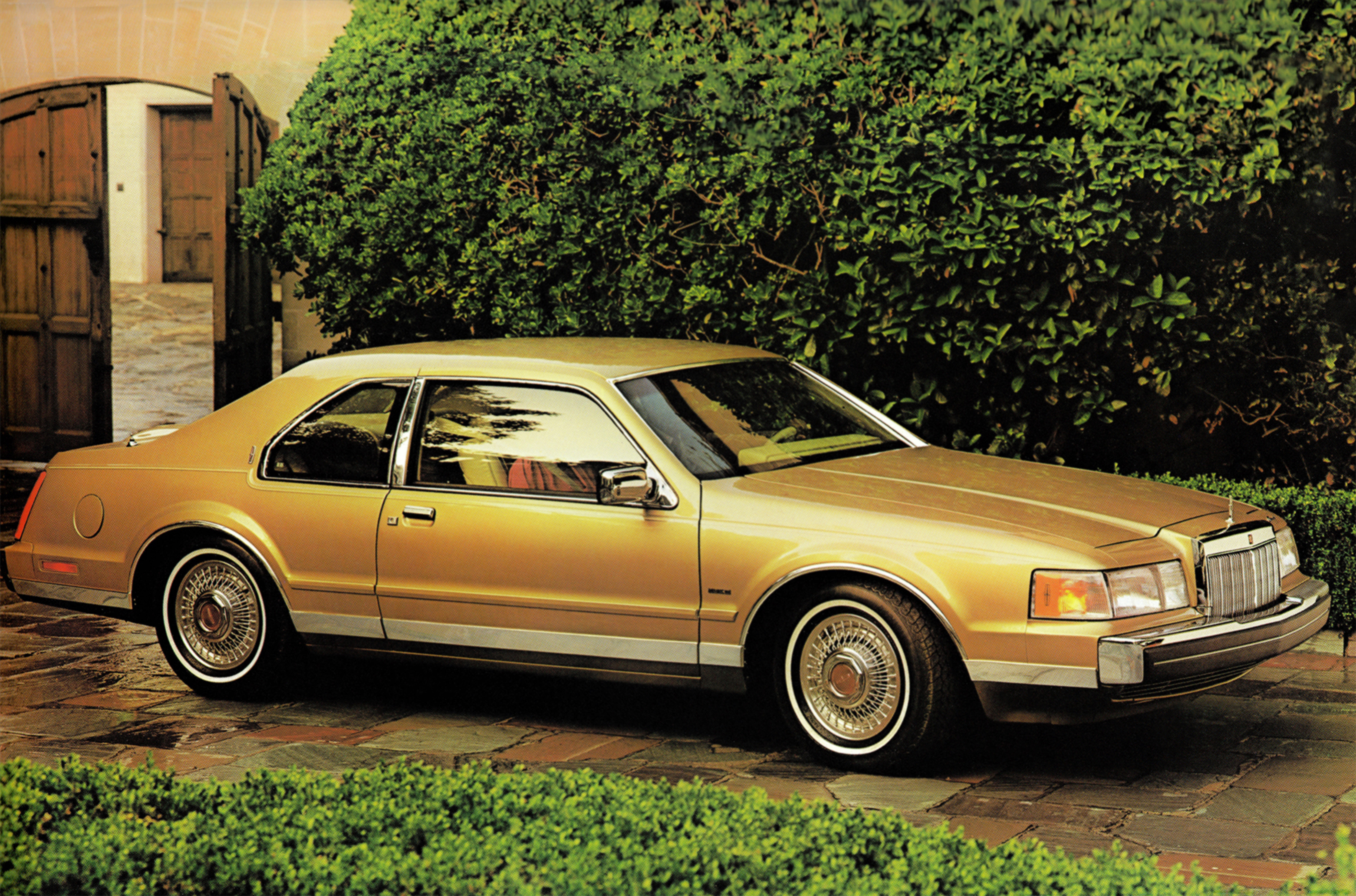 1984_lincoln_continental_mark_vii_bill_blass_edition.jpeg