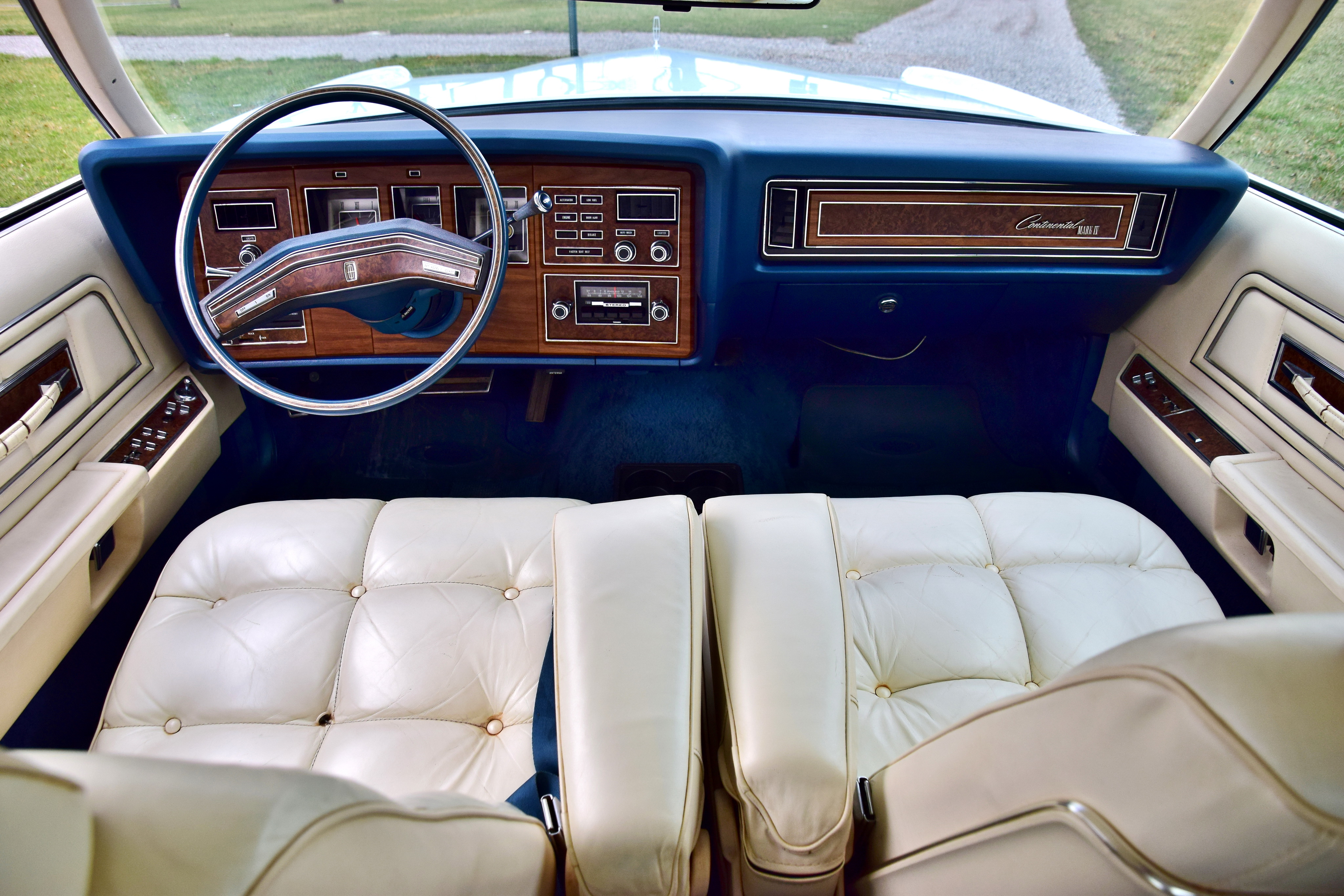 front_panel_1975_lincoln_continental_mark_iv.jpeg