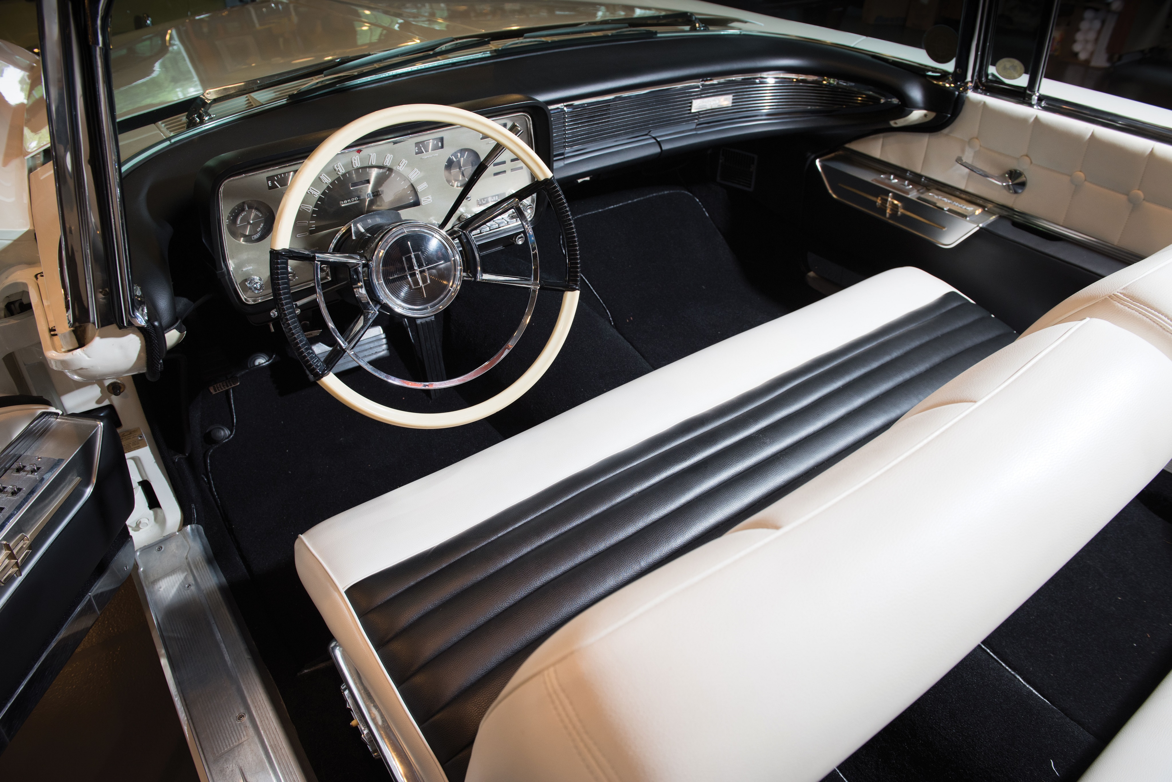 interior_1959_continental_mark_iv_convertible.jpeg