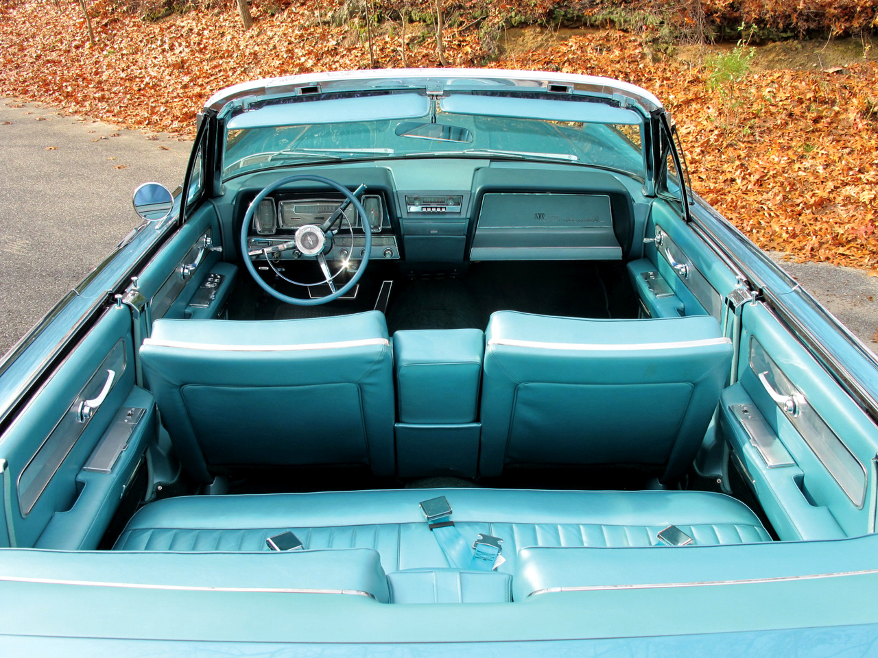 interior_1961_lincoln_continental_convertible.jpg