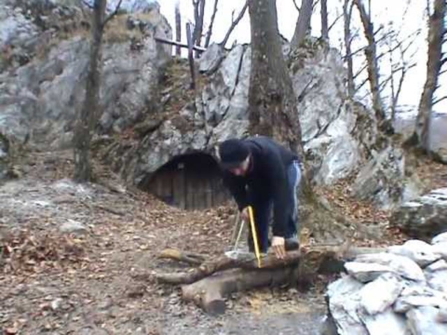 A Cserepes-kői barlangszállás télen