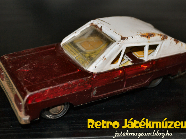 Lendkerekes MF-217 Sedan