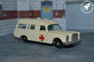 Matchbox Mercedes-Benz 'Binz' Ambulance