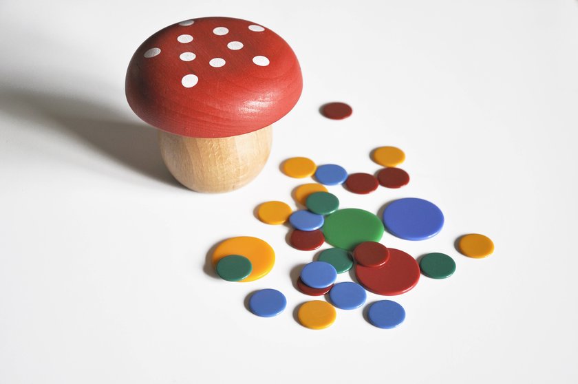 eb3250a1b5e5f7b0fa9458a920_cmugodqwidadogvlmme1zja5odi_tiddlywinks-with-fake-mushroom-on-white-background-publicationxinxgerxsuixautxhunxonly-axf000.jpg