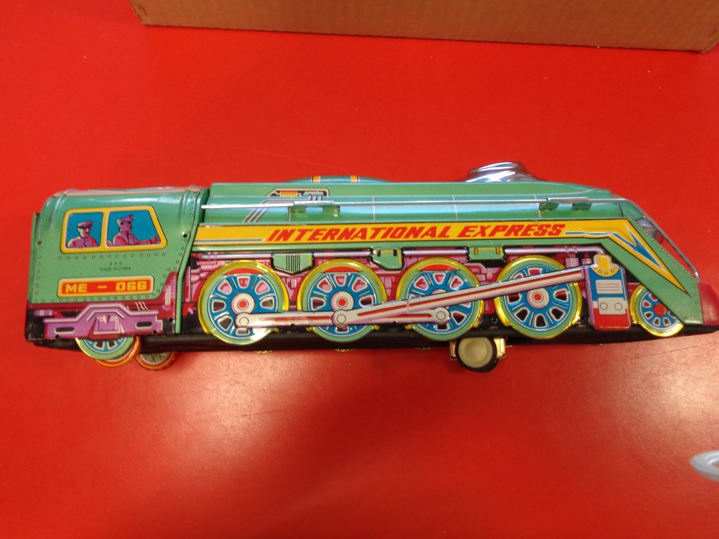 lemezarugyar-international-express-me-066-mozdony-3-db-goliat-elemmel-mukodik-73ec_2_big.jpg