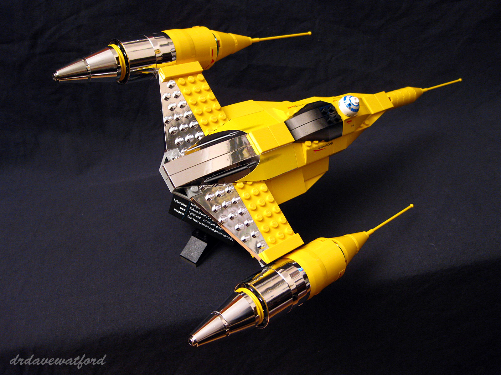 10026_naboo_starfighter_front_above_wm.jpg