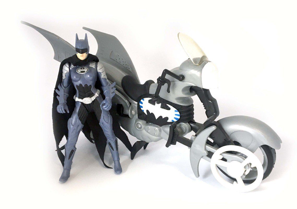 batgirl_with_icestrike_cycle_1.jpg