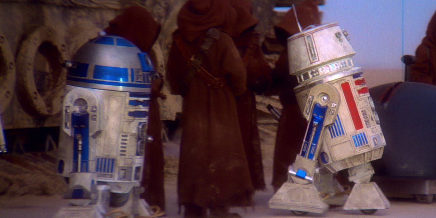 r2-d2-and-r5-d4-in-star-wars_1.jpg