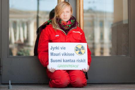 protest_against_the_construction_of_two_new_nuclear_reactors_in_finland__helsinki_2010__aanesta_ydinvoima_historiaanflickr.jpg