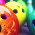 Emberarcú bowling-labdák