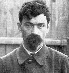 Jakov Jurovszkij Cseka-tiszt, az Ipatyev-ház őrségének, így a kivégzésnek is irányító parancsnoka.