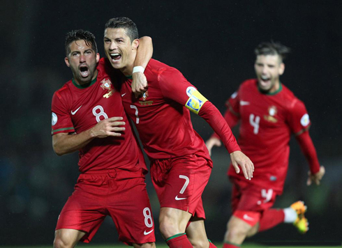 726-cristiano-ronaldo-and-joao-moutinho-with-portugal-in-2013-2014.jpg