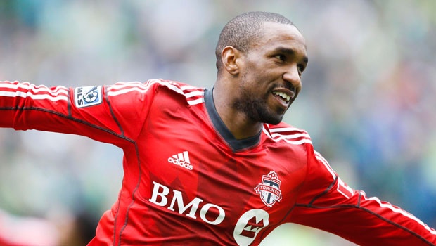 Defoe-two-arms.jpg