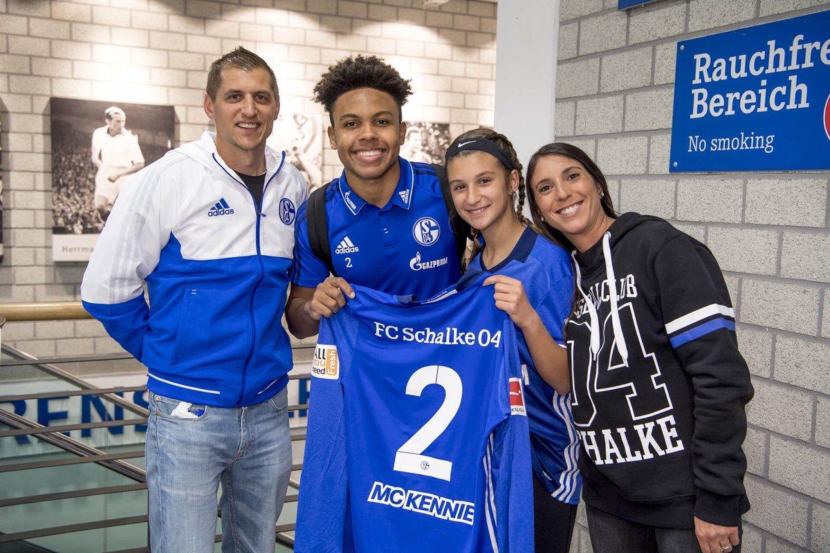 weston-mckennie-join-schalke.jpg