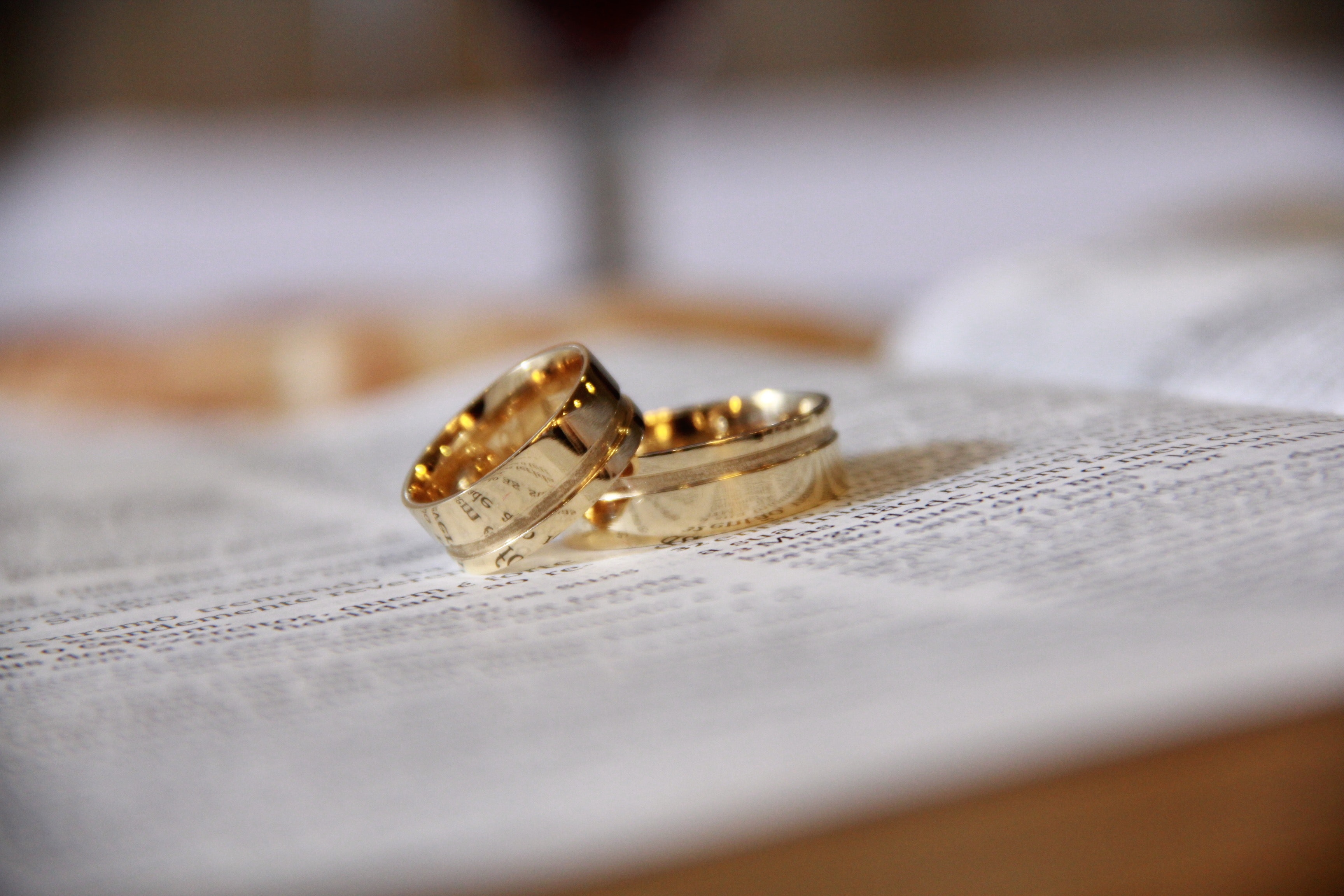 gold-wedding-bands-265730.jpg