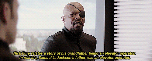 Nick Fury a liftkezelő nagyapjáról mesél el egy történetet. A való életben Samuel L. Jackson édesapja liftkezelőként dolgozott.