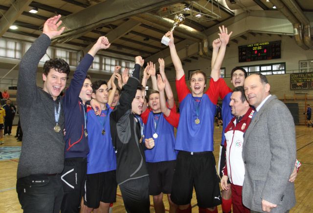 diáksport_futsal_győztesek öröme_Vác.jpg